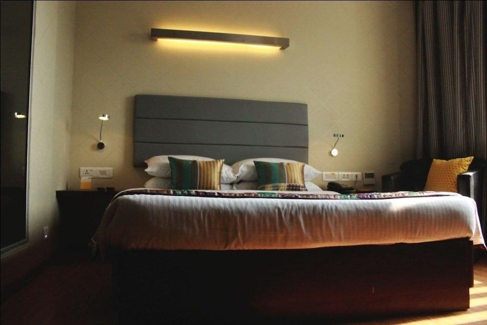 Keys Prima By Lemon Tree Hotels, Pimpri, Pune Exterior photo