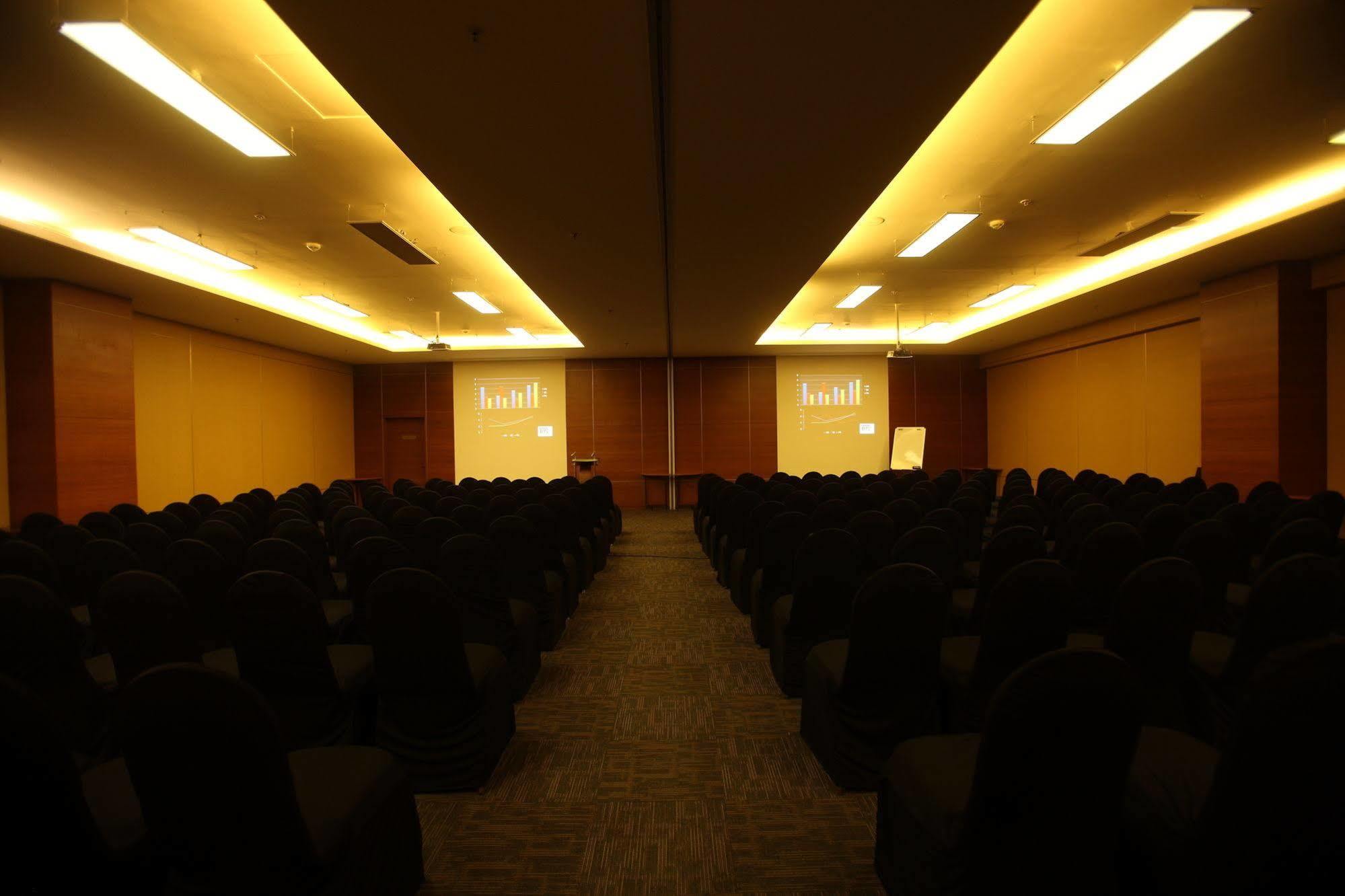 Keys Prima By Lemon Tree Hotels, Pimpri, Pune Exterior photo